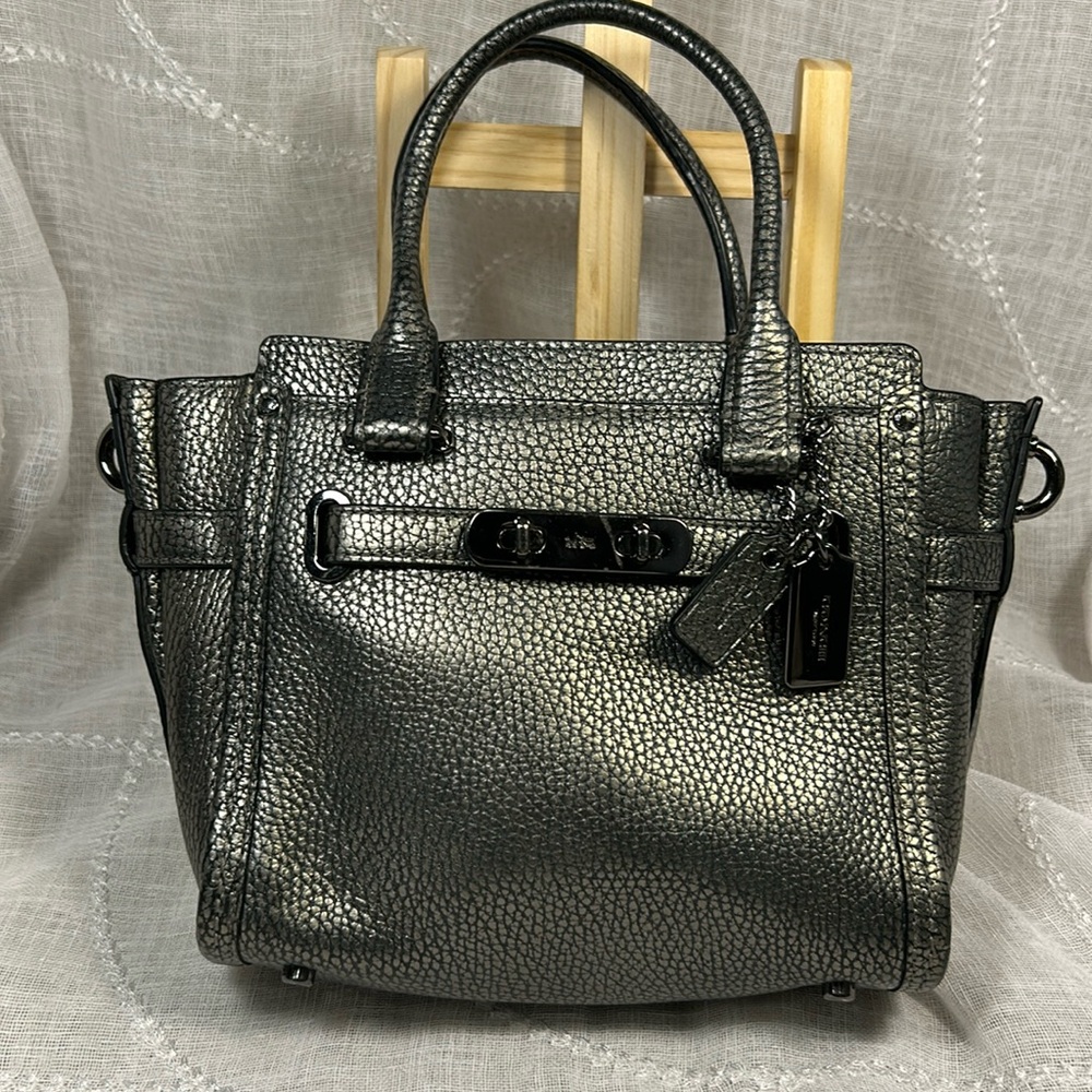 Coach Swagger leather in silver grey handbag - Picture 15 of 16